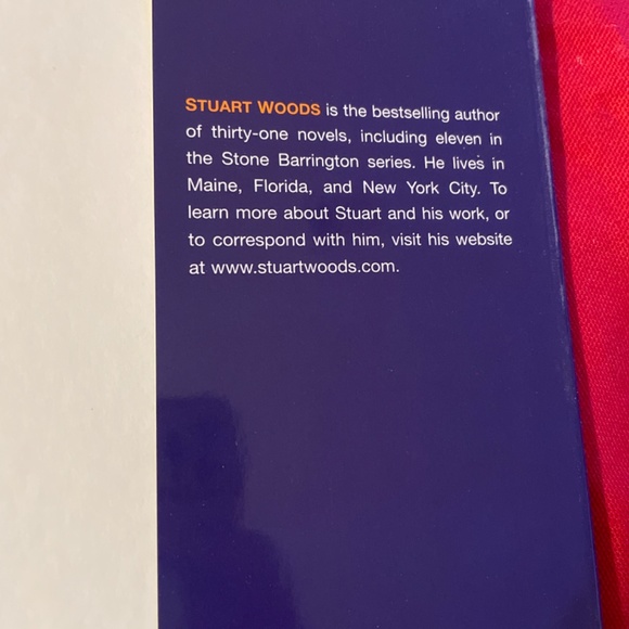 Dark Harbor Stone Barrington Novel Book - Picture 5 of 8